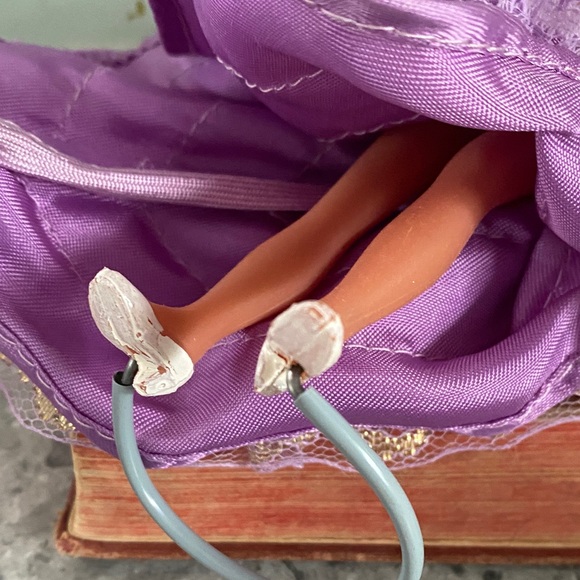 Lavish Lavender Flamenco Dancer Figurine - Picture 4 of 8